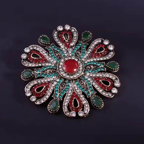 Vintage Baroque Queen Crystal Elegant Brooch - Picture 4 of 13